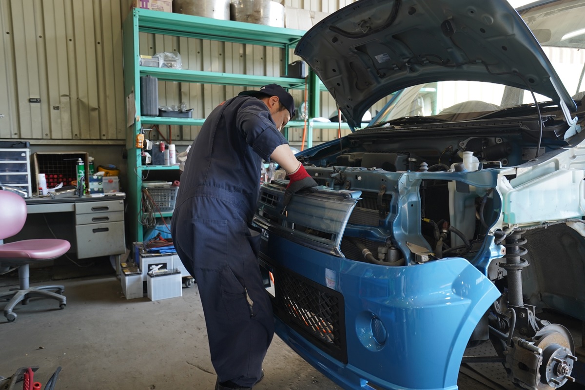 パーツ取り外しの様子